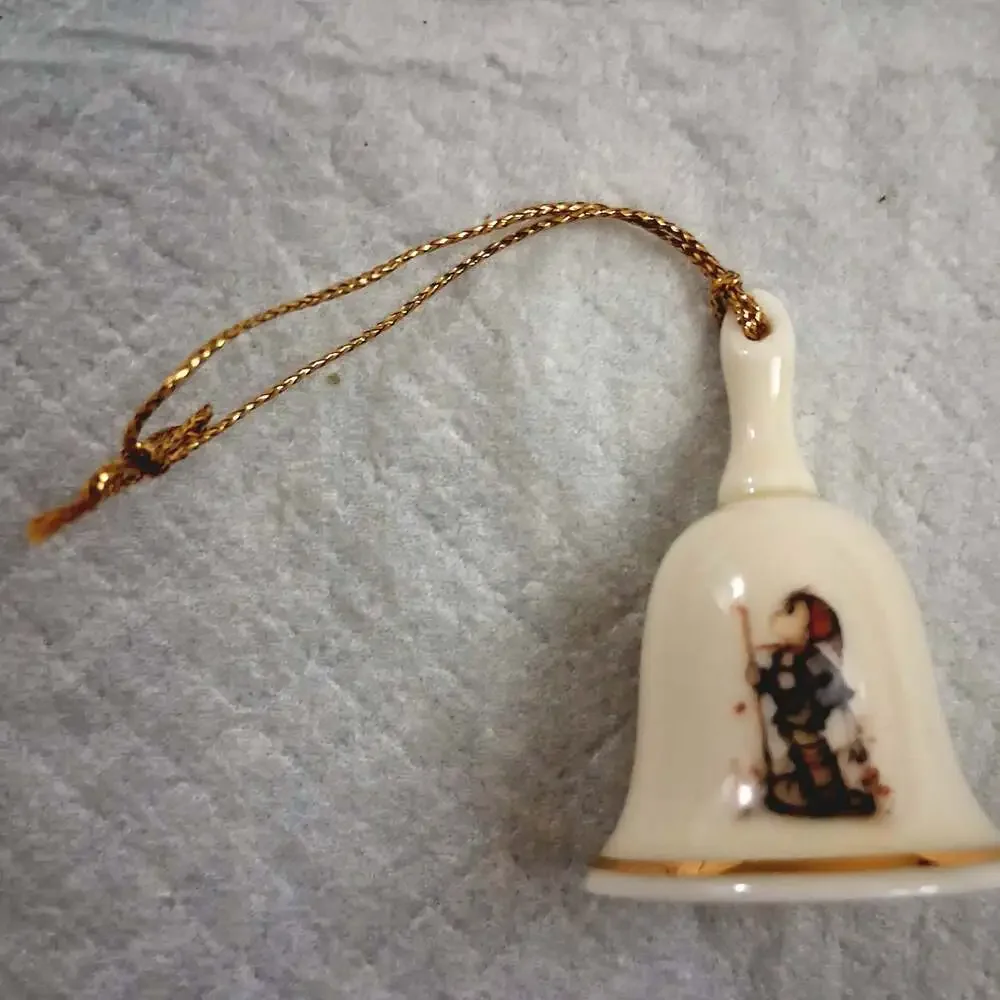 M.J. Hummel set hummel